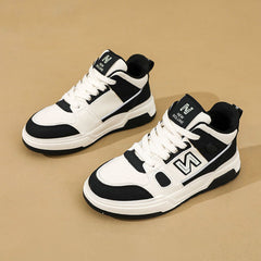 Damen Sportliche High-Top Sneakers mit modischem Design und atmungsaktiver Oberflächenstruktur in Schwarz