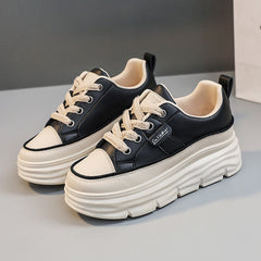 Damen Plateausneaker mit trendigem Design und innovativem Dämpfungssystem in Schwarz