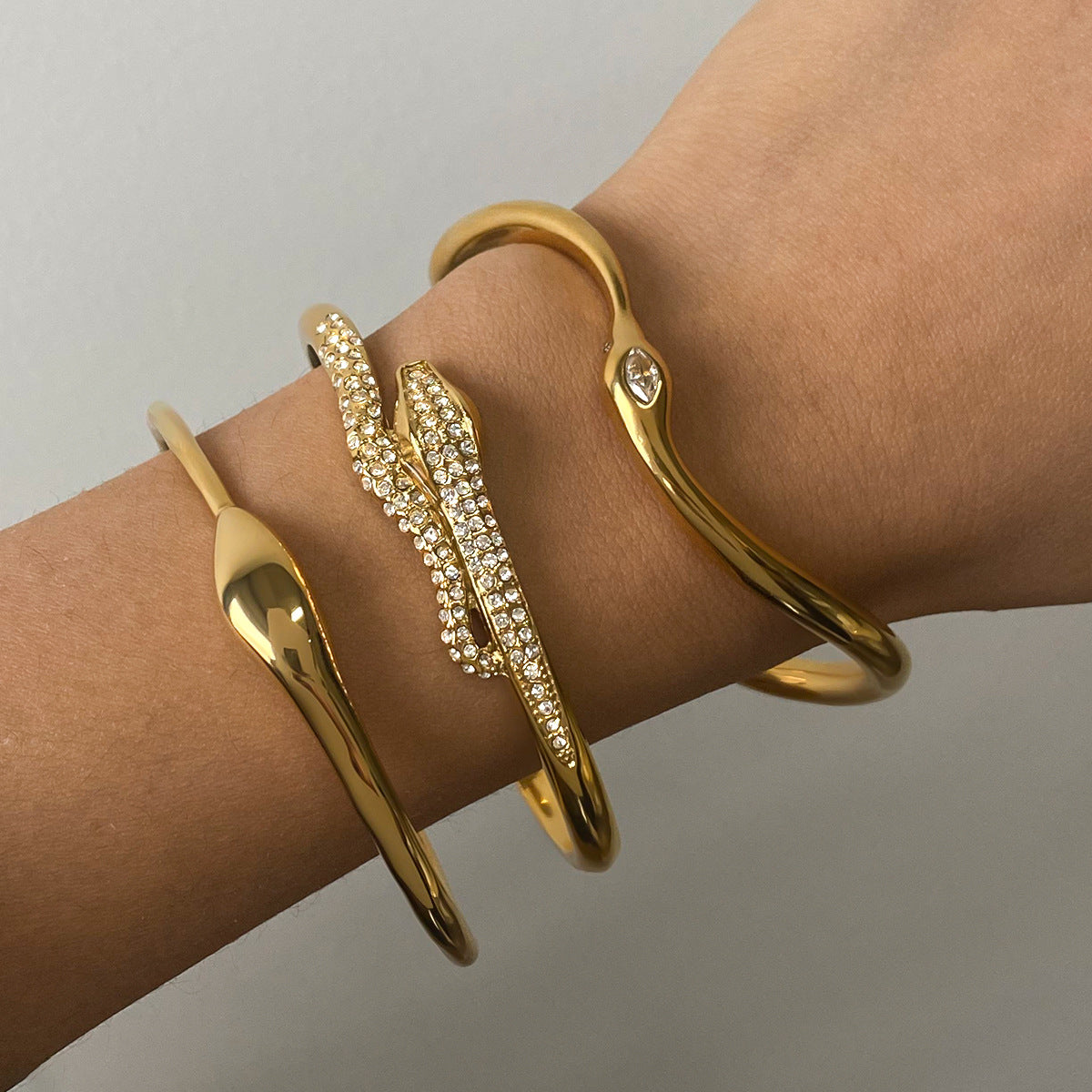 Armgard - Goldene Schlangen-Cuffs