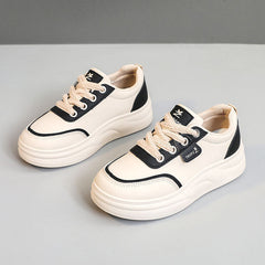 Damen Sportliche Sneaker mit atmungsaktiver Oberflächenstruktur und dämpfendem Fußbett in Schwarz
