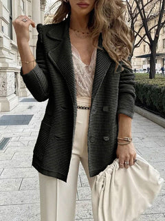 Damen eleganter Strickblazer mit doppelter Knopfleiste und strukturiertem Design in Schwarz