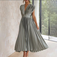 Liesel - Elegantes V-Ausschnitt Plissee Maxikleid in Grau