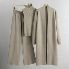 VIRTUDES - SET AUS MANTEL, OBERTEIL UND WEITER HOSE in Khaki