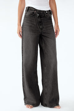 MARIA - Weite Jeans in Schwarz