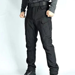 Robuste und wasserabweisende Herren-Outdoorhose in Schwarz