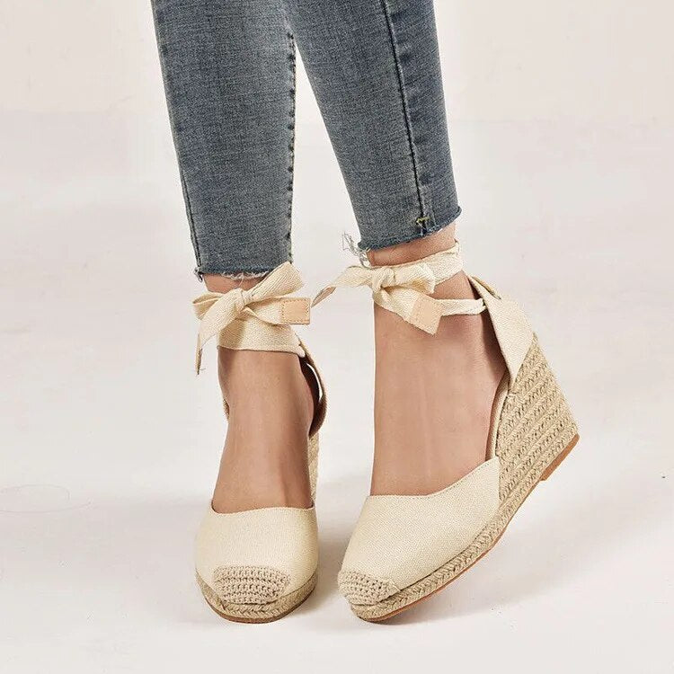 Priyana - Lässige Sandalen mit Knöchelriemen