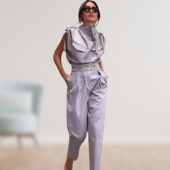 Alicia | Figurschmeichelndes Design mit dekorativem Gürtel Frauenset in Lila