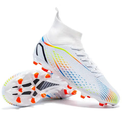 Thomas | Rutschfeste Fußballschuhe für draußen in Weiß (Spike)