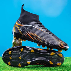 Thomas | Rutschfeste Fußballschuhe für draußen in Schwarz (Spike)