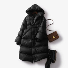 Langer Wintermantel mit Kapuze in Schwarz
