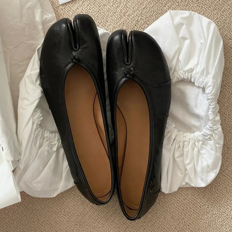 Damen Dirndl Schuhe mit geteilter Spitze | Flach