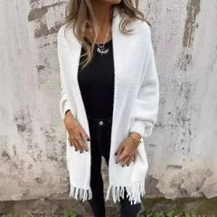 Valmonté™ Mantel im Poncho-Stil aus Weichem Garn mit Fransen und Handgearbeitetem Finish / Die Sanftheit des Winters trifft auf Französische Eleganz! in Weiß