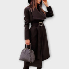 Muriel – Taillierter Mantel mit Gürtel in Schwarz