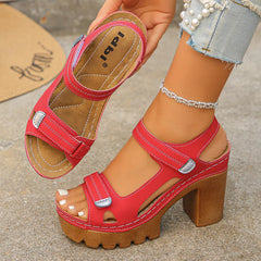 Bellatrix™ Plateau-Sandalen Mit Blockabsatz und Verstellbaren Riemen in Rot
