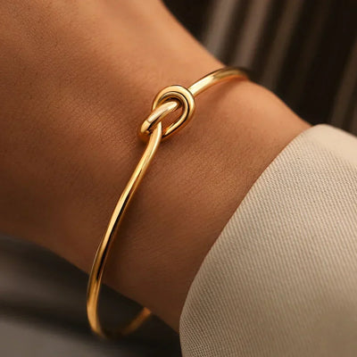 Elena – Schlichte Knoten-Armspange