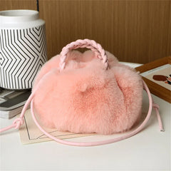 Lina | Kuschelige Schultertasche in Kürbisform in Rosa