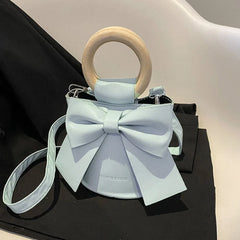 Gretta - Handtasche mit Fliege - Runder Holzgriff in Hellblau