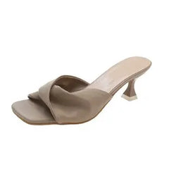 Zaida - Lässige Absatzsandalen - Gedrehter Riemen in Grau