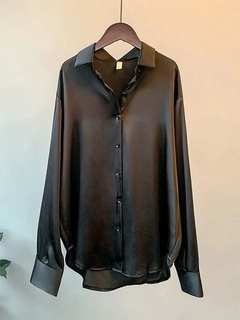 Bria - Lockere Satinbluse in Schwarz