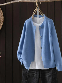 Elara | Perlenknopf Cardigan in Blau