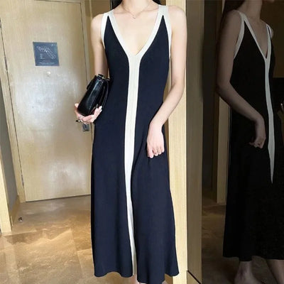 Charlotte® | Ärmelloses Kleid mit V-Ausschnitt
