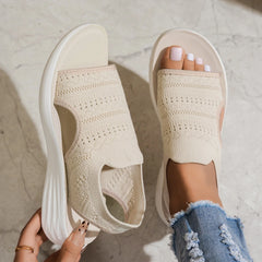 Nuvia™ Plateau-Sandalen Mit Ajour-Obermaterial Und Seitlicher Öffnung in Beige