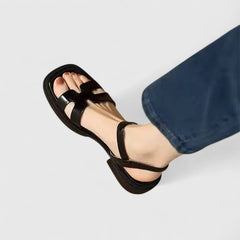 Vera | Elegante flache Sandale für Damen in Schwarz