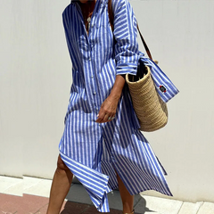 Gertrud©️ | Gestreiftes Kleid in Blau