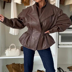 Empire Linie™ Jacke aus Premium-Kunstleder mit betonter Taille und Zentralem Knopf / Kraft und Eleganz in Jeder Bewegung! in Braun