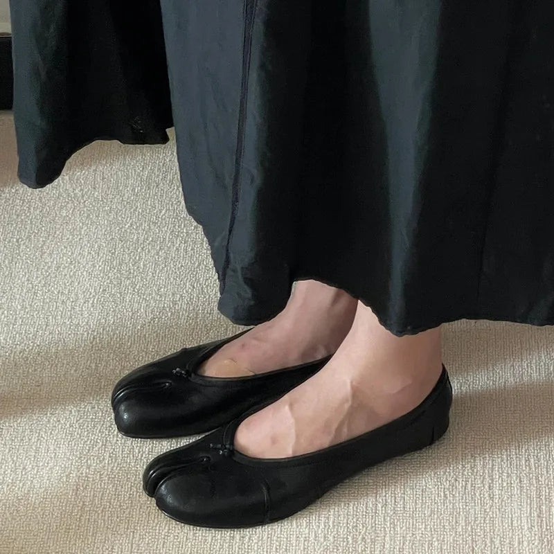 Damen Dirndl Schuhe mit geteilter Spitze | Flach