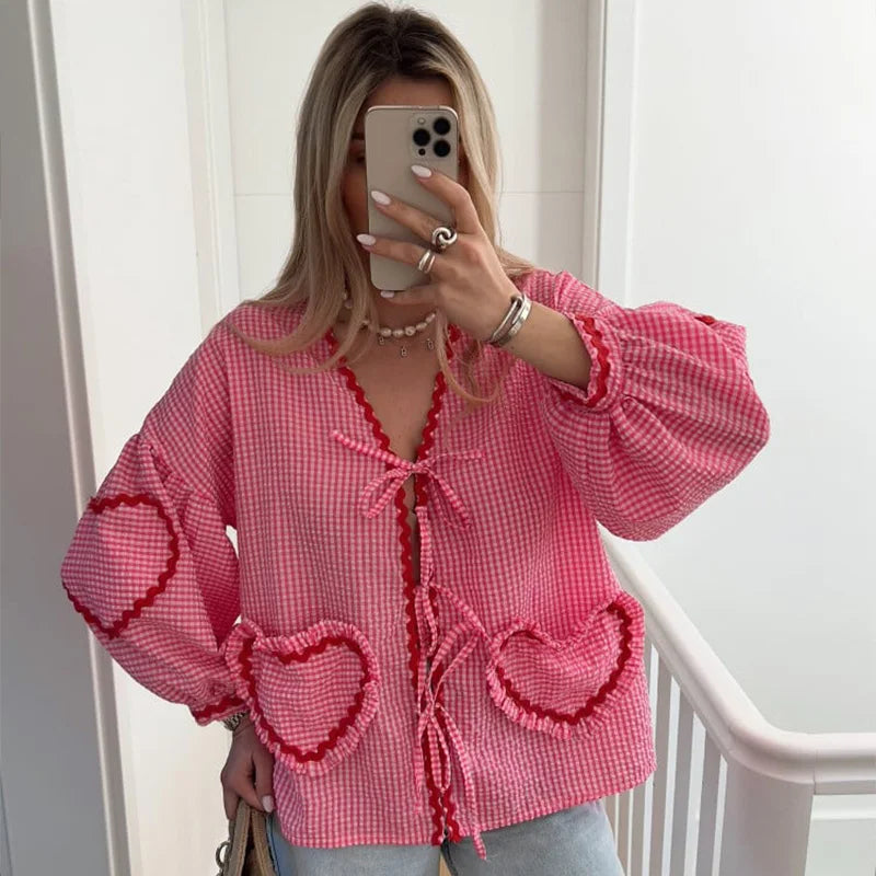 Amelie®️™ – elegante herzförmige Bluse