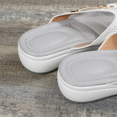 Darlene - Flip‑Flops mit niedrigem Absatz