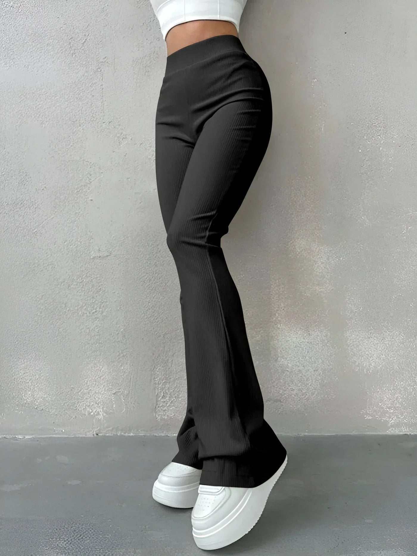 Virginia® | Gerippte Schlaghose mit hoher Taille