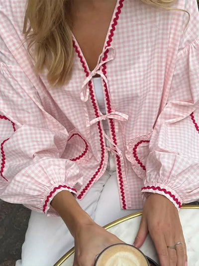 Amelie®️™ – elegante herzförmige Bluse