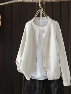 Elara | Perlenknopf Cardigan in Creme