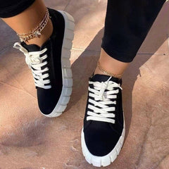 Tyra® | Bequeme Damenschuhe in Schwarz und Weiß