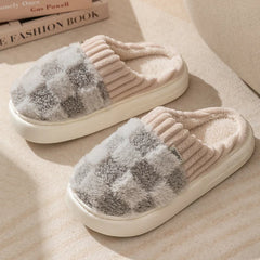 Peachy - Karierte Plüschpantoffeln - Indoor-Schuhe in Grau