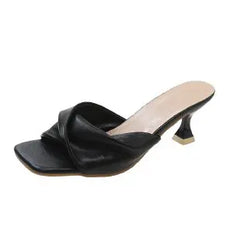 Zaida - Lässige Absatzsandalen - Gedrehter Riemen in Schwarz