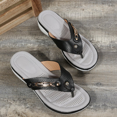 Darlene - Flip‑Flops mit niedrigem Absatz