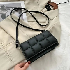 Delilah - Leder-Umhängetasche - Luxuriöser quadratischer Stil in Schwarz