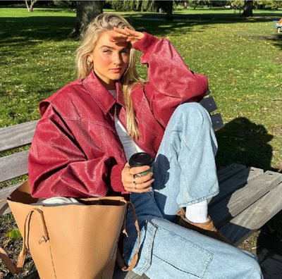 Stilvolle Rote Damenjacke | Übergroß