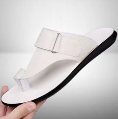 Callen Luxe™ | Nackte Leder-Sandalen in Weiß