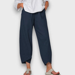 Neve – Leichte Sommerhose mit modernem Beinabschluss in Blau