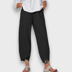 Neve – Leichte Sommerhose mit modernem Beinabschluss in Schwarz