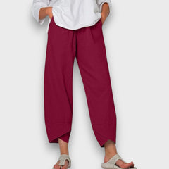 Neve – Leichte Sommerhose mit modernem Beinabschluss in Rot