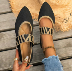 Flache Dirndl Schuhe für Damen | Spitze Zehenpartie in Schwarz