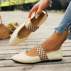 Flache Dirndl Schuhe für Damen | Spitze Zehenpartie in Beige