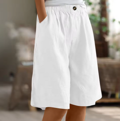 Sommer-Shorts Damen – Luftige Freizeithose mit weitem Schnitt & Stretchbund in Weiß