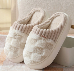 Unisex Kuschelige Hausschuhe | Kariertes Design in Beige
