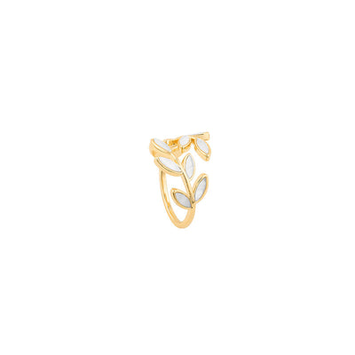 Verstellbarer Goldring mit Blatt und weißem Opal